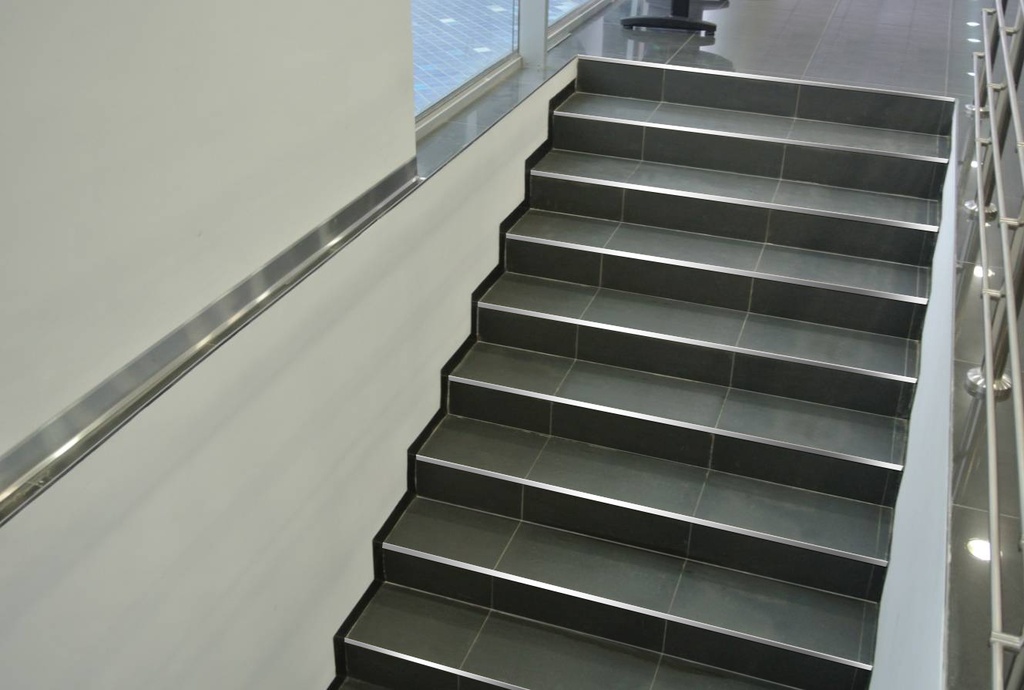 ACERO INOX. VARILLA EN L 10mm x 2,5m BRI