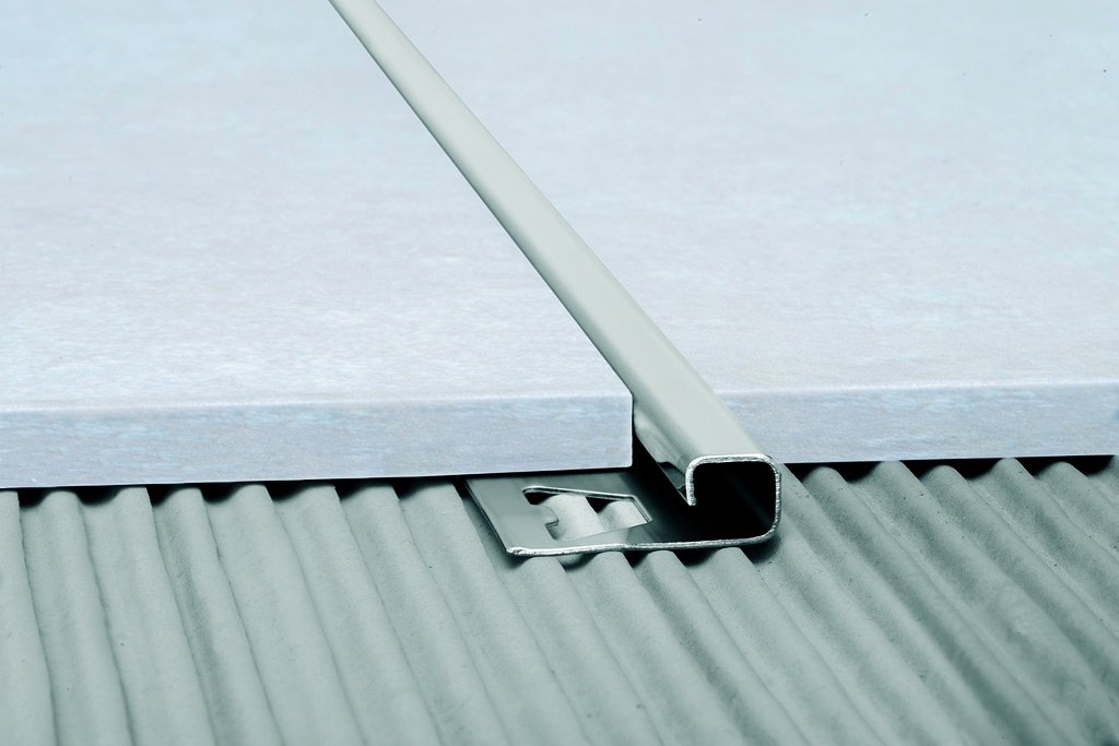 ACERO INOX. TERM. CUADR. 10mm x 2,5m BRI