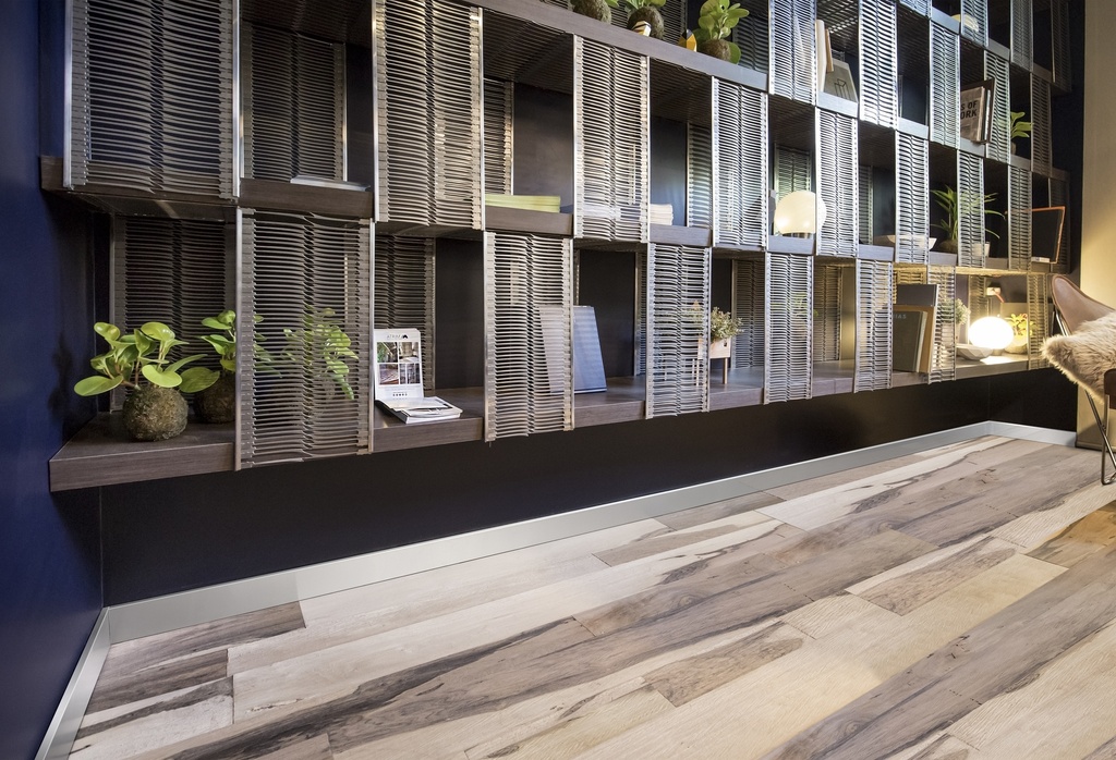 ACERO INOX. ZOCALO CUADRA 80mmx12mm x 2,5m BRI