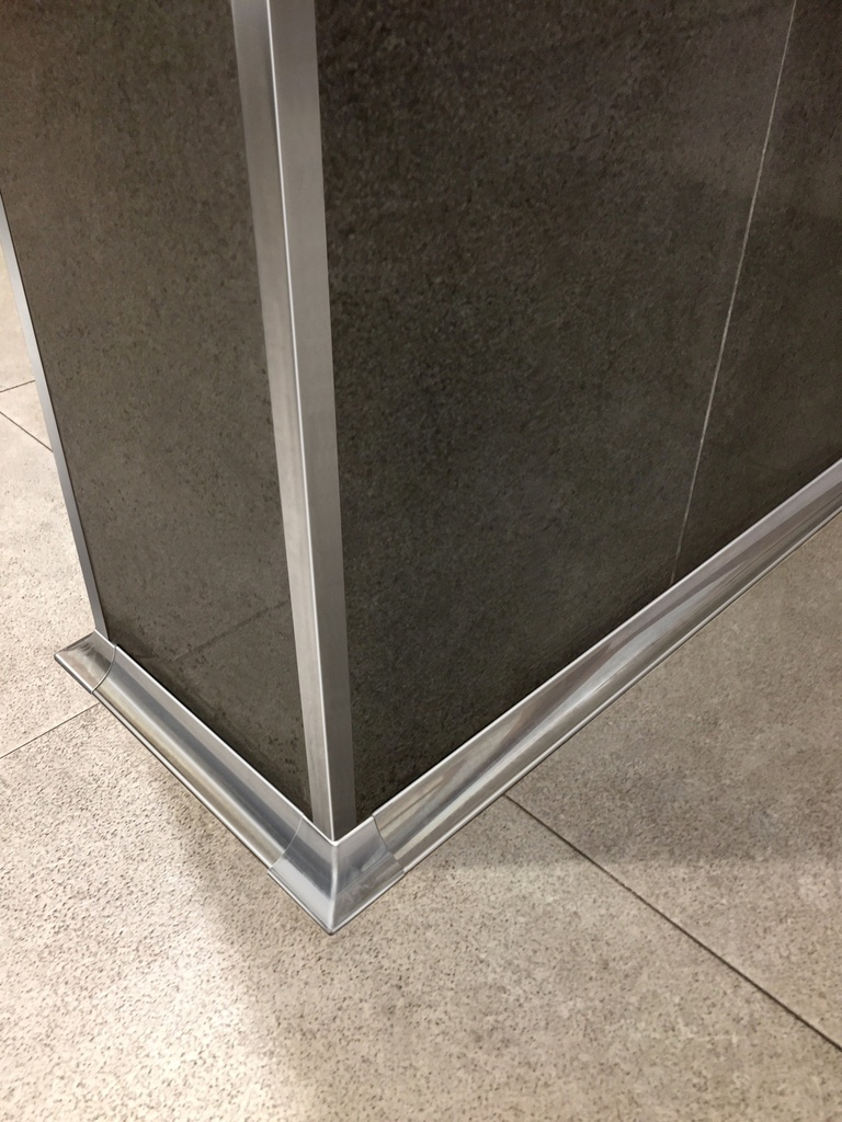 ACERO INOX. ZÓCALO SANIT.PLUS25mm 12x10mmx2,5m BRI