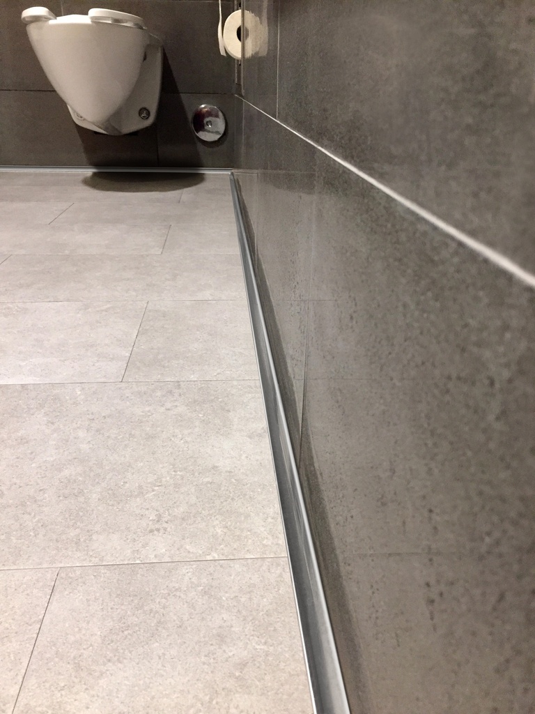 ACERO INOX. ZÓCALO SANIT.PLUS38mm 12x10mmx2,5m BRI