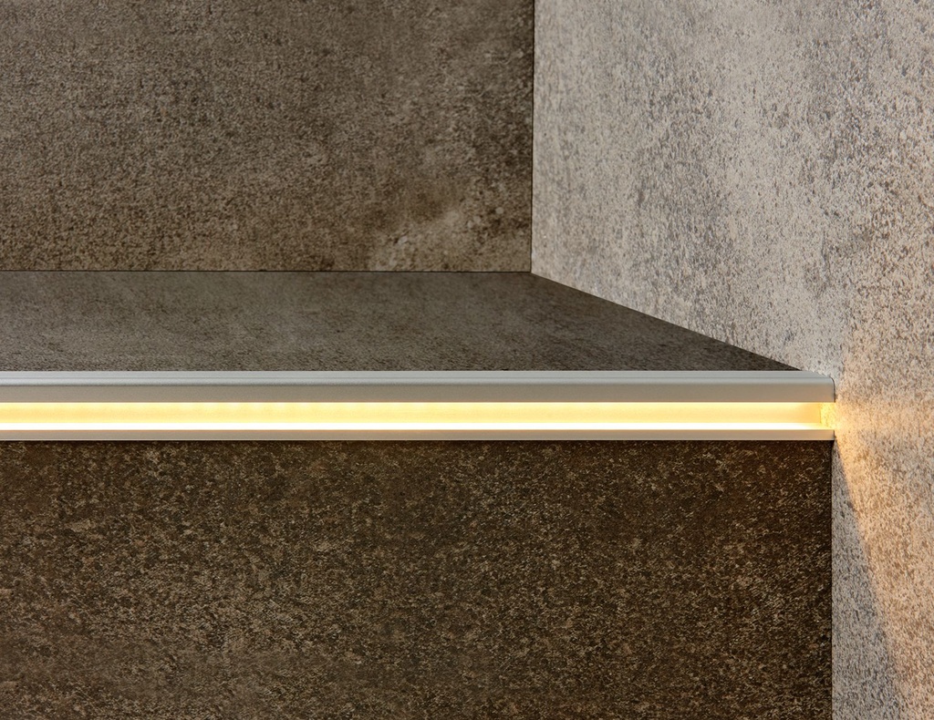 LUMIERE PROT ESC LED GRADA 10mm x 2,5m CR MATE